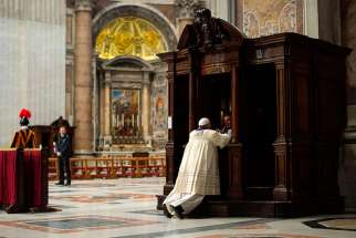 NS photo/L&#039;Osservatore Romano v  03.03.2016  A priest hears confession from Pope Francis during a penitential liturgy in St. Peter&#039;s Basilica at the Vatican in this March 28, 2014, file photo.