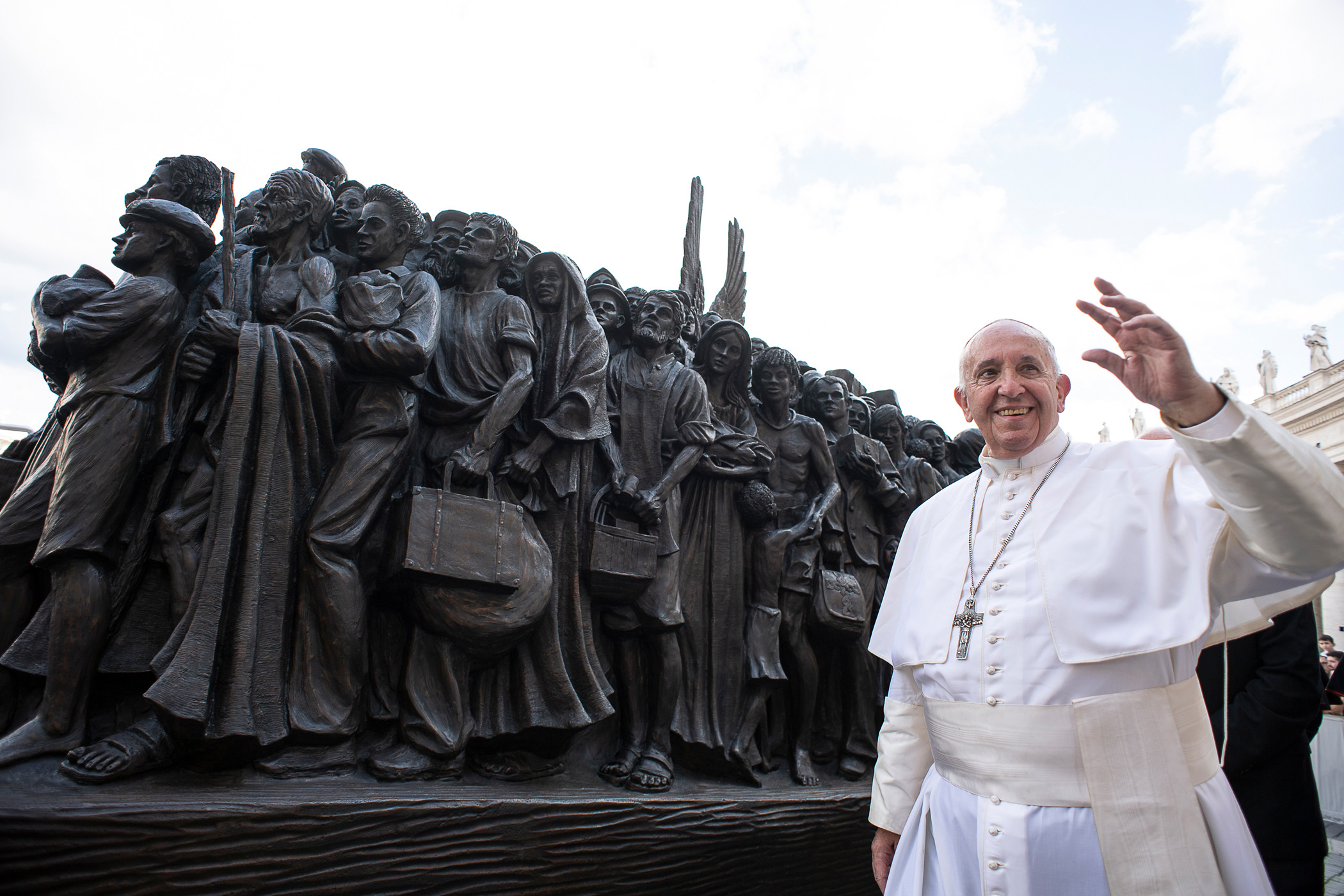 20190930T0558-534-CNS-POPE-MASS-MIGRANTS-REFUGEES