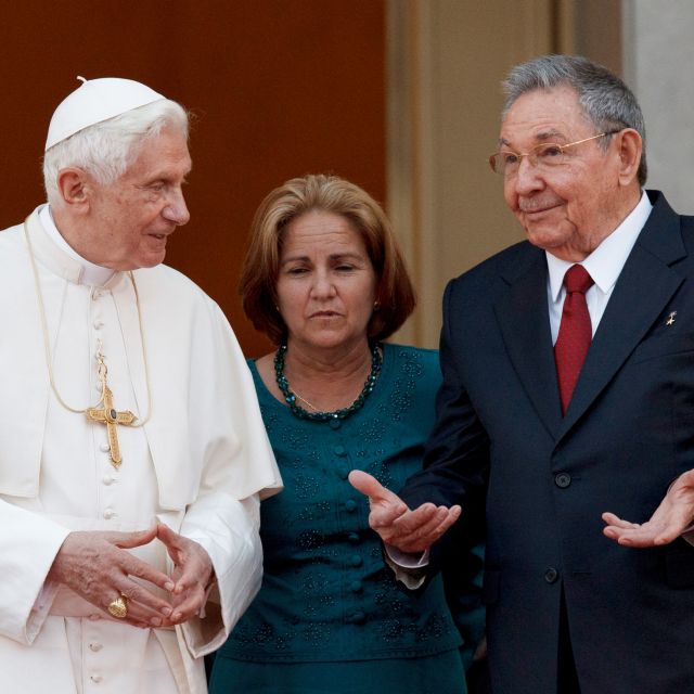Pope Benedict XVI and Cuba&#039;s President Raul Castro talk as they appear for a photo opportunity outside the Palace of the Revolution in Havana March 27. Pictured in back is a translator.