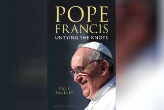 Pope Francis: Untying the Knots by Paul Vallely 