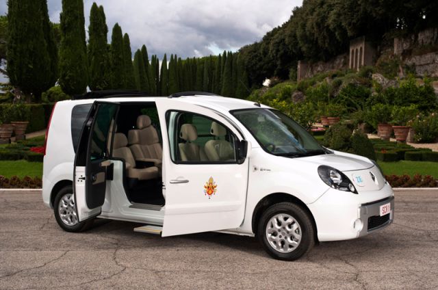 Two electric minivans given to pope by French automaker Renault
