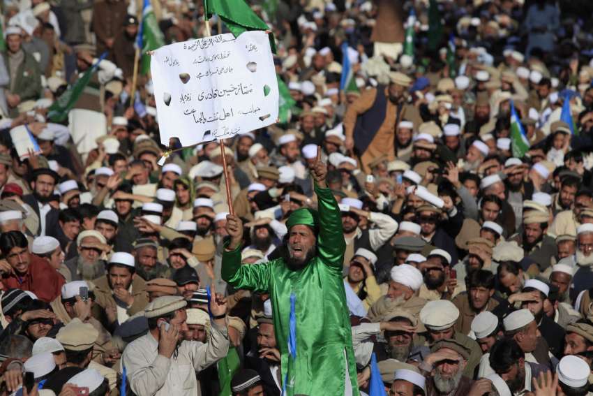 A man holds a placard while shouting slogans in support of Pakistan’s blasphemy law in this CNS file photo. Catholics and other non-Muslims in the Muslim world are in fear of reprisal after two Koran burning incidents in Sweden and Denmark.