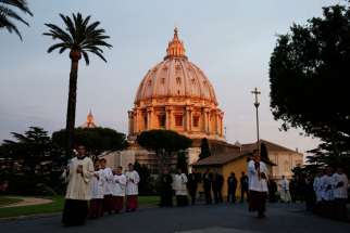 50 prison inmates tour Vatican Gardens, Sistine Chapel