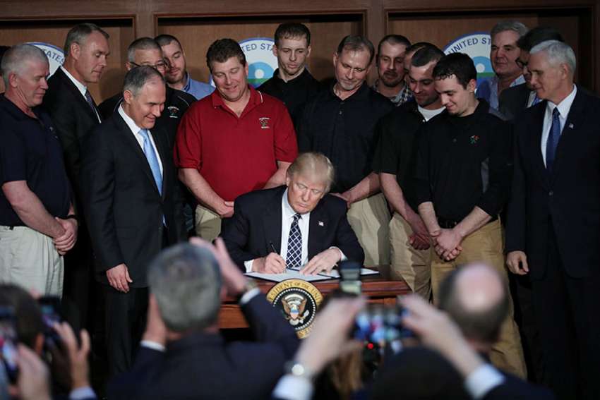 U.S. President Donald Trump signs an executive order titled &quot;Energy Independence&quot; during a March 28 event at the Environmental Protection Agency headquarters in Washington. The order eliminates Obama-era climate change regulations and calls for a review of President Barack Obama&#039;s Clean Power Plan.