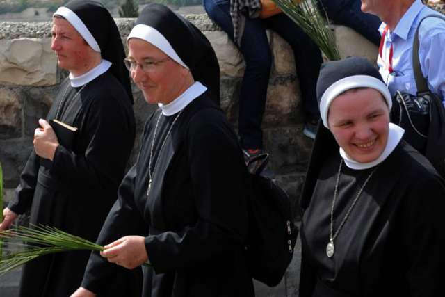 Nuns say they will continue dialogue despite Vatican criticisms