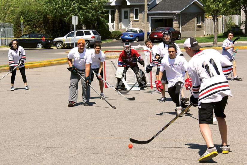 The Archdiocese of Montreal’s youth ministry hosted a ball hockey tournament on May 23 to foster connections among youth groups across the diocese.