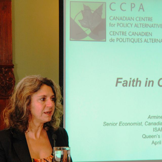 Canadian Centre for Policy Alternatives economist Armine Yalnizian addresses the April 18 ISARC forum at Queen’s Park in Toronto.