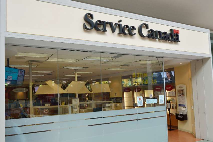 Service Canada&#039;s gender-neutral directive ignites critics