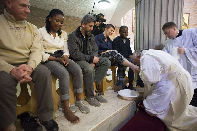 Pope Francis kisses the foot of a female inmate at Rome&#039;s Rebibbia prison April 2.