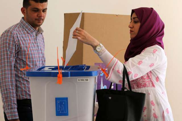 Iraqis Jordan to the polls, hoping stability at home