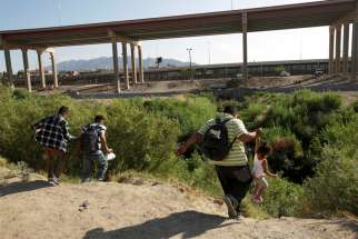 Migrants in Ciudad Juarez, Mexico, try to cross into El Paso, Texas, May 31, 2019.