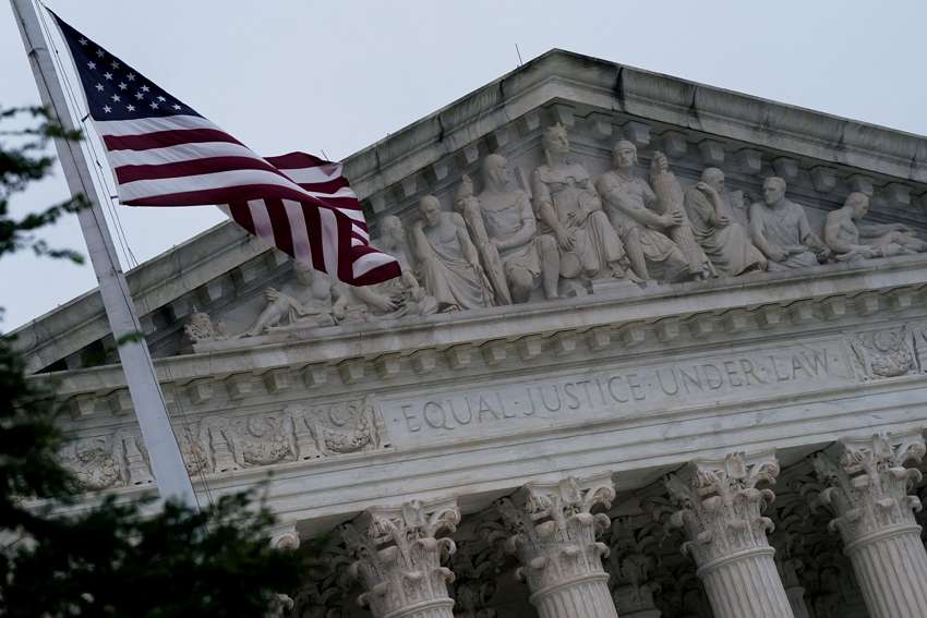 U.S. Supreme Court appears ready to support web designer in free speech case