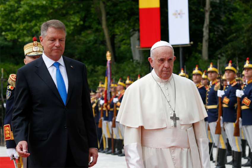 sovende Alexander Graham Bell Rend Pope Francis urges Romanian leaders to care for country's poor