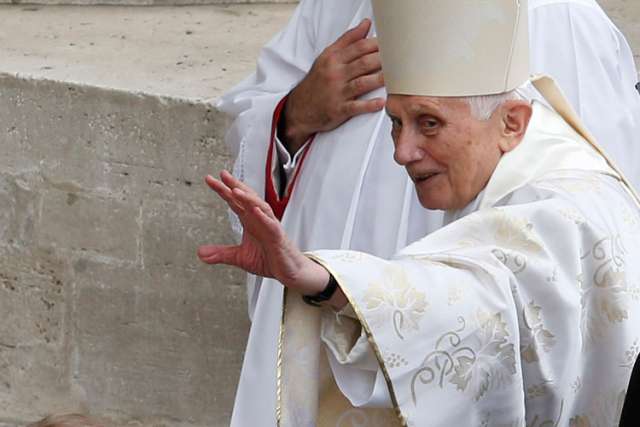 Retired Pope Benedict XVI celebrates Mass with former doctoral students