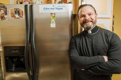 For five years Fr. Donatello Iocco has been making vegan meals for himself daily. He encourages his parishioners at Toronto’s St. Ambrose Church to think more compassionately about the food they consume.