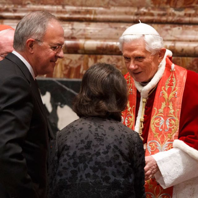 Pope Benedict XVI greets Carl A. Anderson, supreme knight of the Knights of Columbus, and his wife, Dorian, after making remarks at the conclusion of the opening Mass of the International Congress on the Church in America in St. Peter&#039;s Basilica at the V atican Dec. 9.