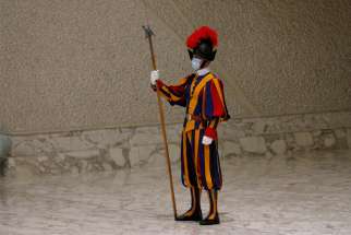 A Swiss Guard is pictured before Pope Francis&#039; general audience in the Paul VI hall at the Vatican Sept. 22, 2021. Three members of the Swiss Guard have hung up their halberds rather than be vaccinated against COVID-19, and three others were temporarily suspended in early October as they were completing the vaccination cycle, the spokesman for the guards told a Swiss newspaper.