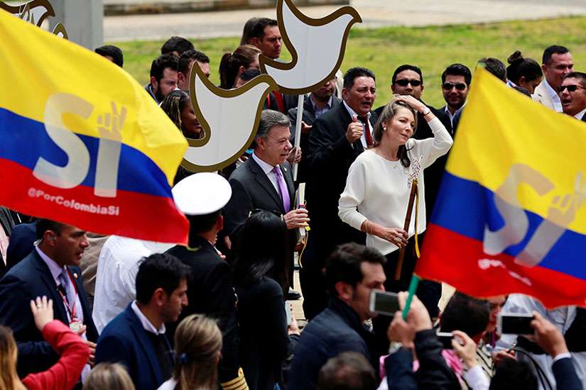 Colombian President Juan Manuel Santos, center left, and first lady Maria Clemencia de Santos arrive at the Colombian Congress in Bogota to present the FARC peace accord on Aug. 25, 2016.
