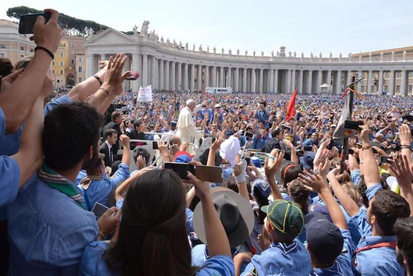 More than 3.2 million pilgrims visited and attended papal events, liturgies or prayer services at the Vatican in 2015, the Vatican said.